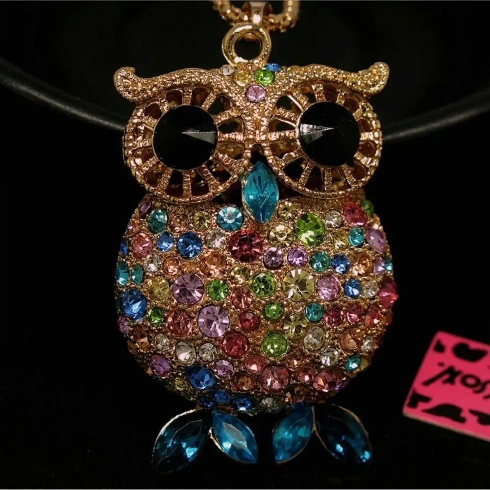 💙 NEW Betsey Johnson stunning & sparkling owl necklace 💙